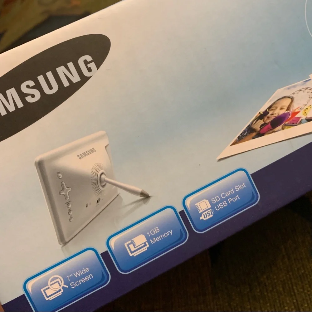 Samsung SPF-71ES 7” Digital Photo Frame White 1GB Memory | NIB